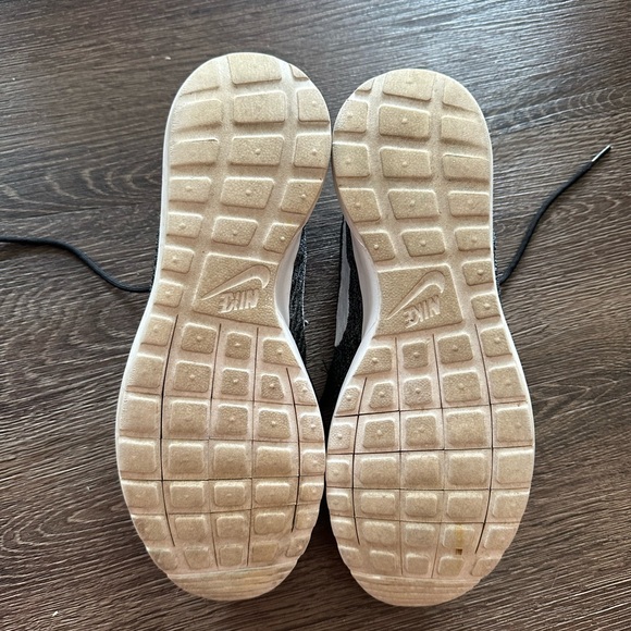 Nike Roshe - Picture 3 of 5